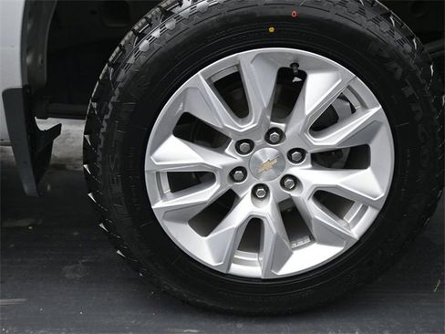 Used 2022 Chevrolet Silverado 1500 Custom image 11