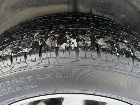 Used 2024 Buick Enclave Avenir w/ Avenir Technology Package image 34