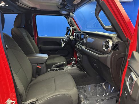 Used 2020 Jeep Wrangler Unlimited Sahara AWD/4WD image 21