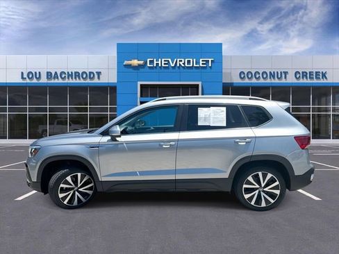 Used 2024 Volkswagen Taos SE FWD image 5