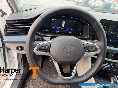 Used 2025 Volkswagen Jetta SE w/ Sunroof Package FWD image 16