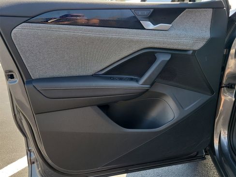 Used 2025 Volkswagen Tiguan S image 16