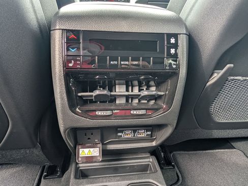 New 2025 Jeep Grand Cherokee L Limited image 12