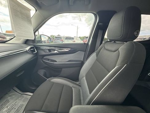 Used 2025 Chevrolet TrailBlazer LT AWD/4WD image 30