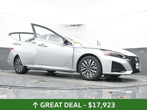 Used 2024 Nissan Altima 2.5 SV FWD image 63