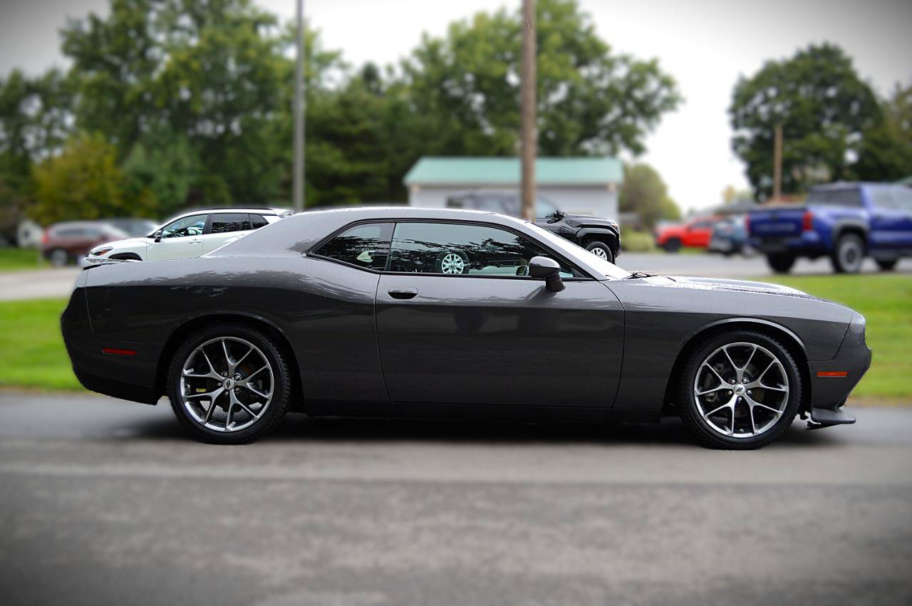 Used 2022 Dodge Challenger GT RWD image 4