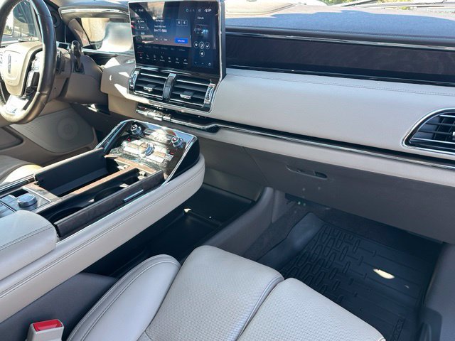 Used 2023 Lincoln Navigator L Reserve AWD/4WD image 8