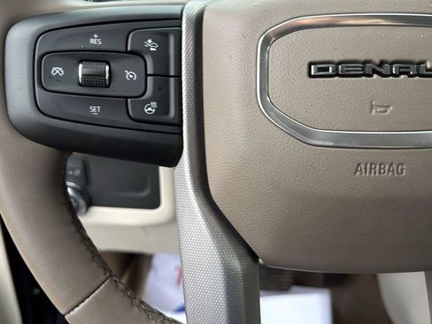 Used 2023 GMC Yukon XL Denali image 17