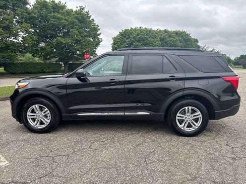 Used 2023 Ford Explorer XLT w/ Equipment Group 202A AWD/4WD image 7