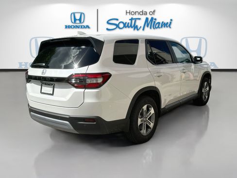 Certified 2025 Honda Pilot EX-L image 6