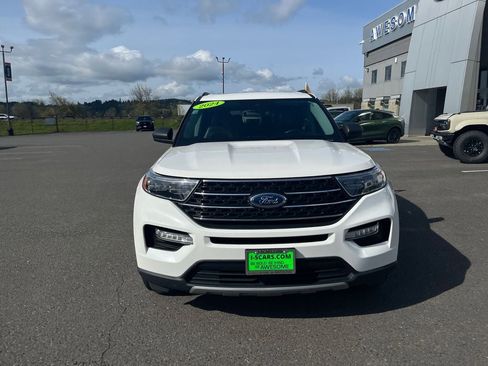 Used 2024 Ford Explorer XLT w/ Equipment Group 202A AWD/4WD image 12