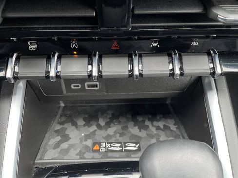 Used 2023 Chevrolet Colorado LT w/ LT Convenience Package III image 39