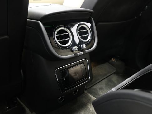 Used 2017 Bentley Bentayga AWD/4WD image 57