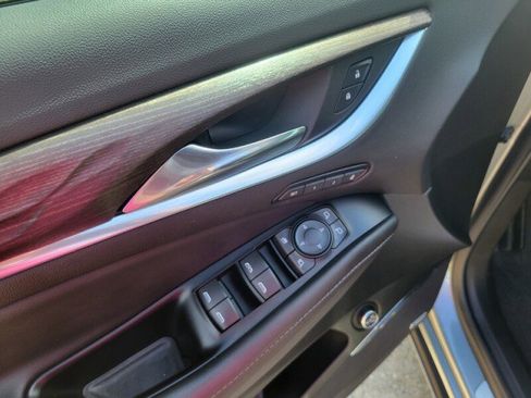 Used 2024 Buick Enclave Avenir w/ Avenir Technology Package image 15