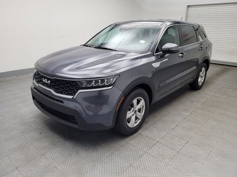 Used 2023 Kia Sorento LX FWD image 2