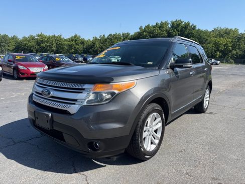 Used 2015 Ford Explorer XLT AWD/4WD image 2
