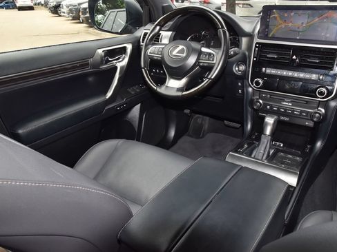 Used 2023 Lexus GX 460 Premium w/ Accessory Package AWD/4WD image 11