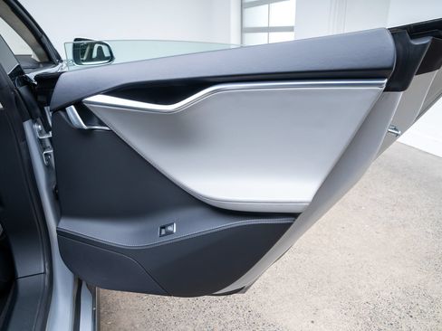 Used 2014 Tesla Model S 85 RWD image 19