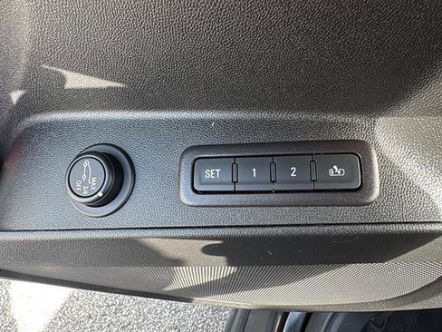 Used 2020 Chevrolet Equinox LT w/ Midnight Edition image 17