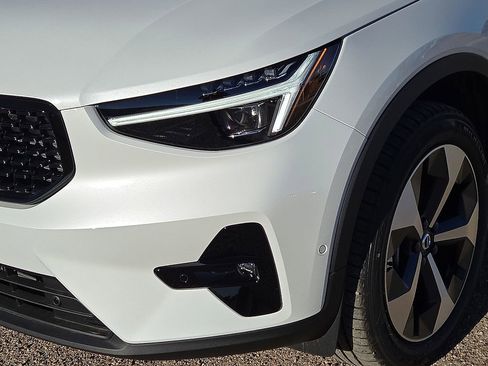 New 2026 Volvo XC40 B5 Plus w/ Protection Package Premier image 9