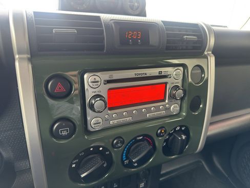 Used 2014 Toyota FJ Cruiser 4WD w/ Upgrade Package image 22