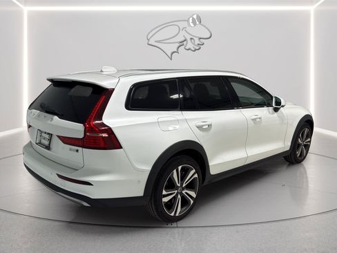 Used 2025 Volvo V60 B5 Cross Country Plus AWD/4WD image 5