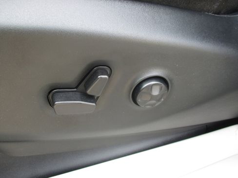 Used 2024 Chrysler Pacifica Limited FWD image 39