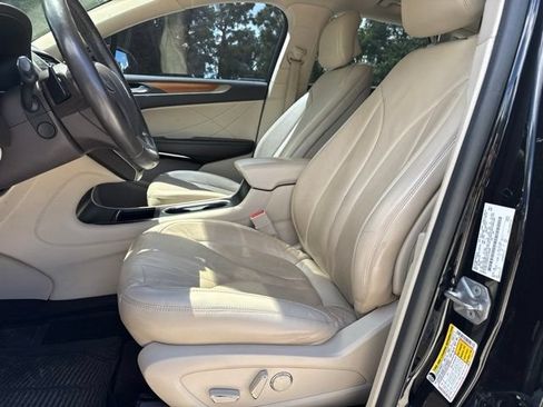 Used 2019 Lincoln MKC Select w/ Select Plus Package AWD/4WD image 5