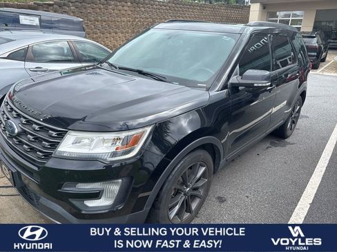 Used 2017 Ford Explorer XLT w/ Equipment Group 202A FWD image 1
