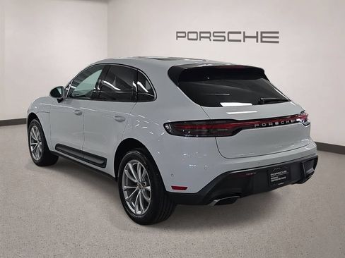 Certified 2023 Porsche Macan AWD/4WD image 3