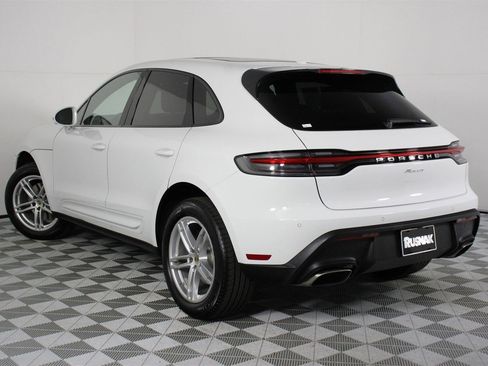 Used 2025 Porsche Macan image 3