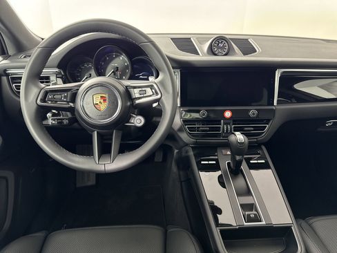 Certified 2025 Porsche Macan image 26