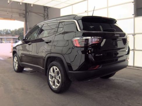 Used 2025 Jeep Compass Latitude w/ Sun & Sound Group AWD/4WD image 7