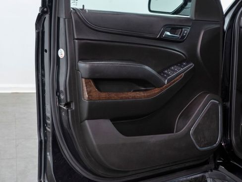 Used 2019 Chevrolet Tahoe 4WD w/ Remote Keyless Entry Package image 6