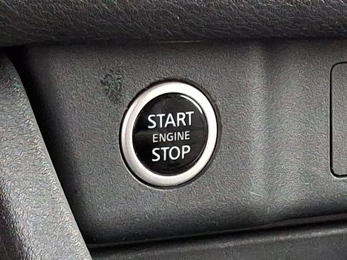 Used 2022 Nissan Rogue SV image 19