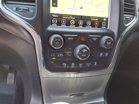Used 2018 Jeep Grand Cherokee Altitude AWD/4WD image 11