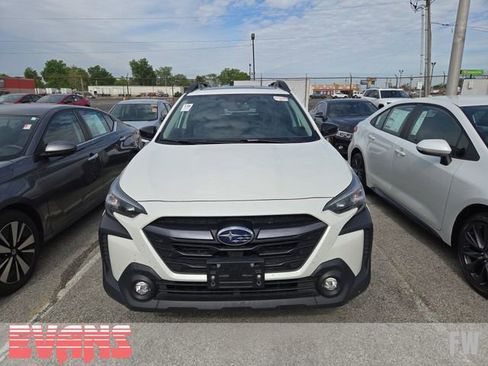 Used 2023 Subaru Outback Premium AWD/4WD image 2