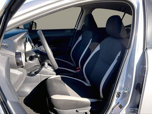 Used 2021 Nissan Versa SV image 24