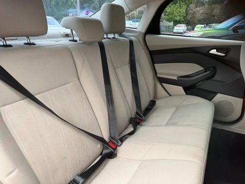 Used 2015 Ford Focus SE FWD image 16