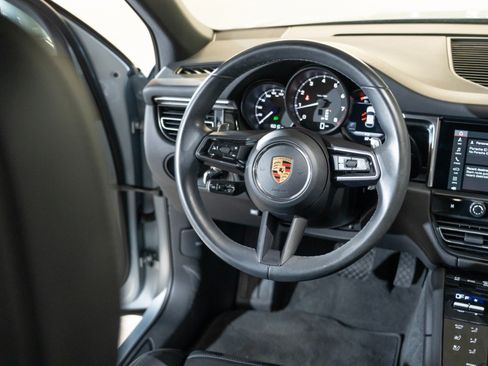 Certified 2023 Porsche Macan AWD/4WD image 24