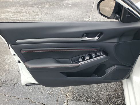 Certified 2023 Nissan Altima 2.5 SR w/ SR Premium Package image 9