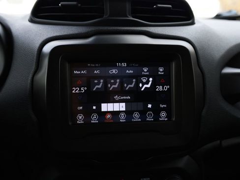 Used 2020 Jeep Renegade Latitude w/ Cold Weather Group image 37