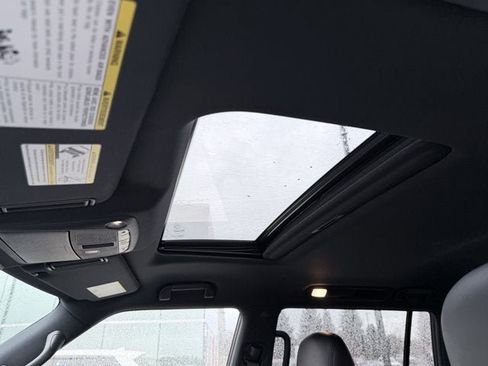 Certified 2023 Nissan Armada SL w/ Midnight Edition Package image 19