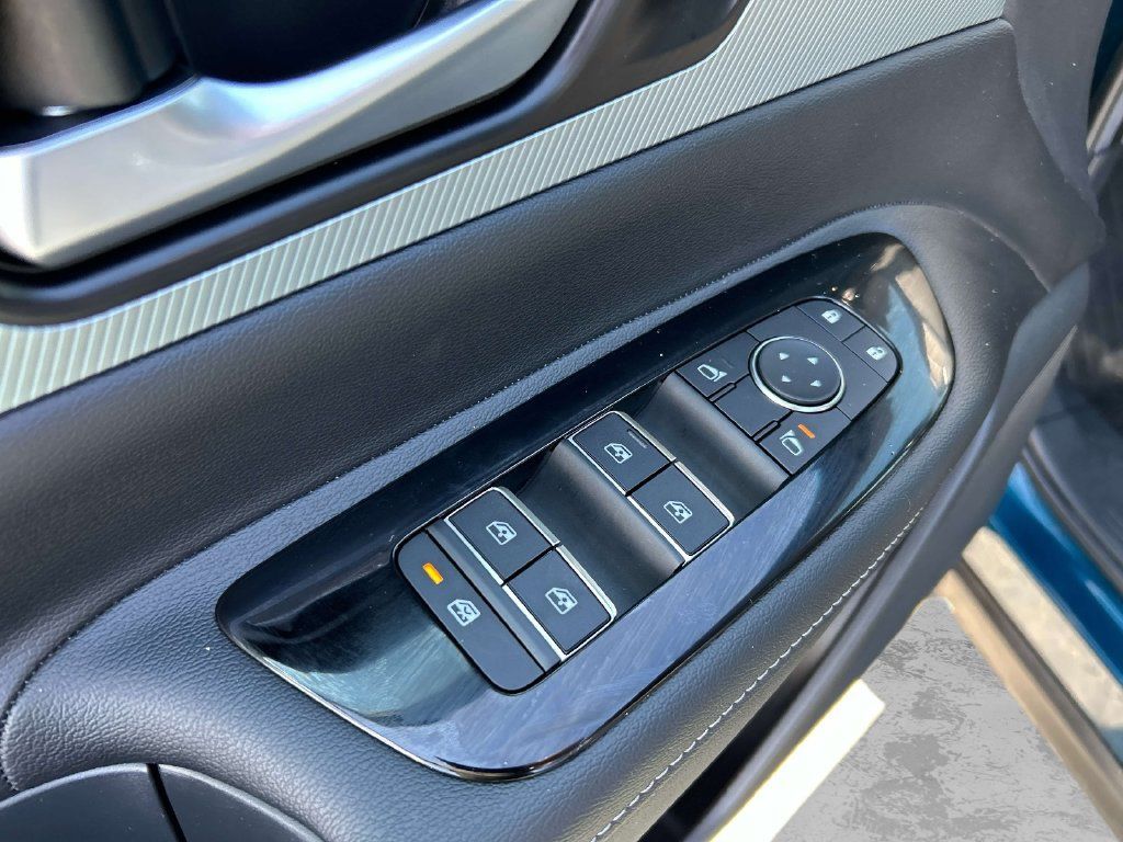 Certified 2025 Nissan Murano SL w/ Cargo Package AWD/4WD image 18