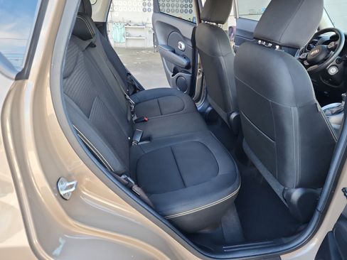 Used 2015 Kia Soul + image 17