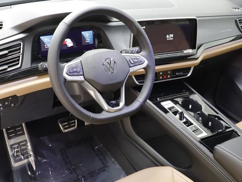 New 2026 Volkswagen Atlas Cross Sport SEL R-Line image 7