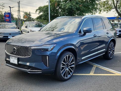 Used 2025 Volvo XC90 B6 Ultra w/ Protection Package Premier AWD/4WD image 3