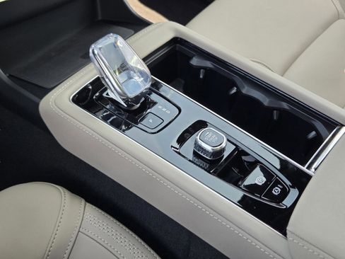 New 2026 Volvo XC90 B5 Core w/ Protection Package Premier image 17