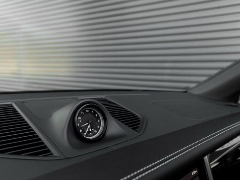 Certified 2025 Porsche Macan image 19