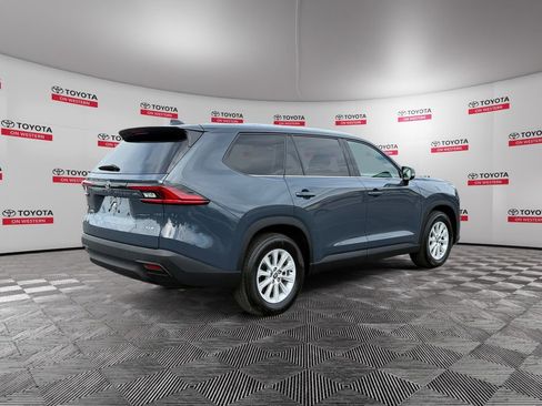 Used 2025 Toyota Grand Highlander AWD image 5